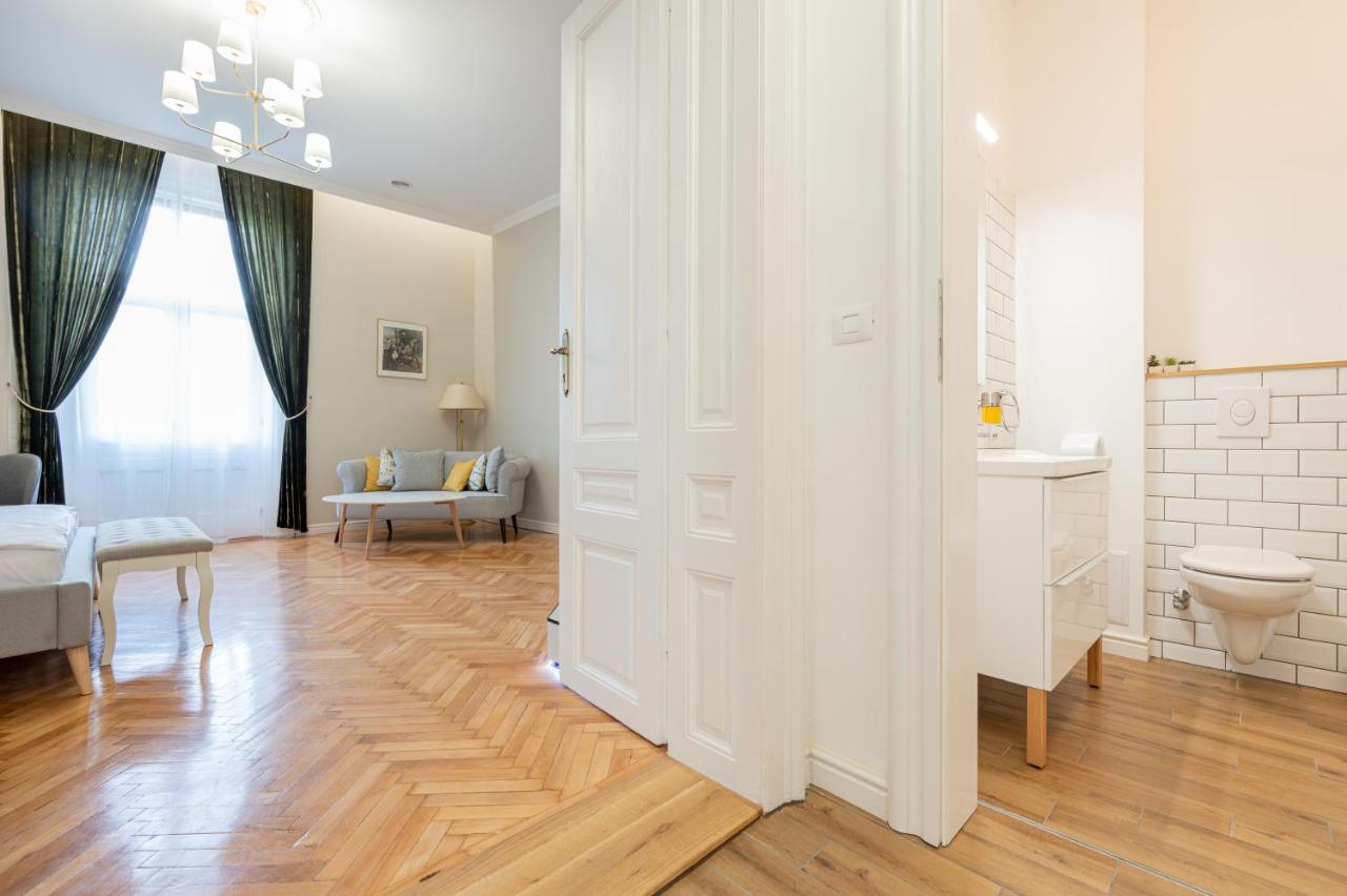 Central Park Apartments Oradea Ngoại thất bức ảnh