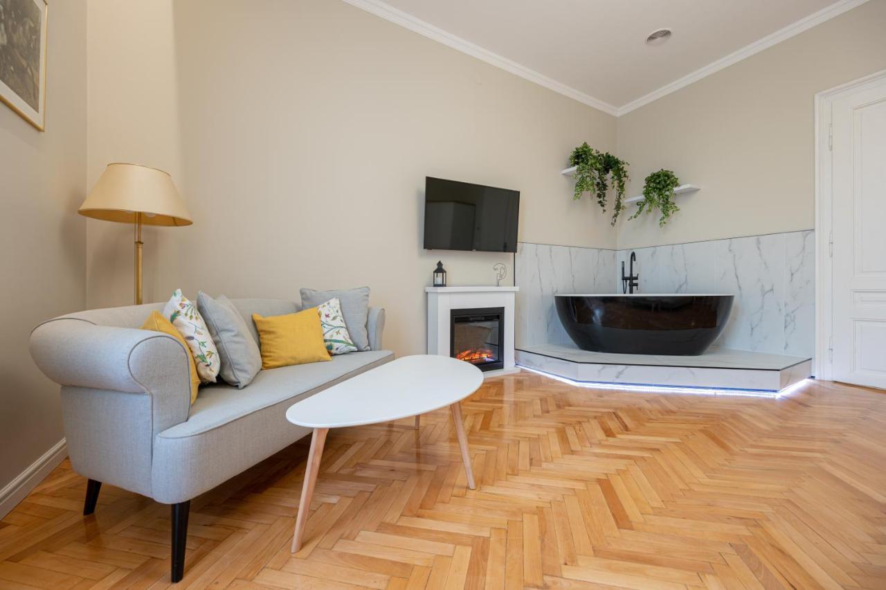 Central Park Apartments Oradea Ngoại thất bức ảnh