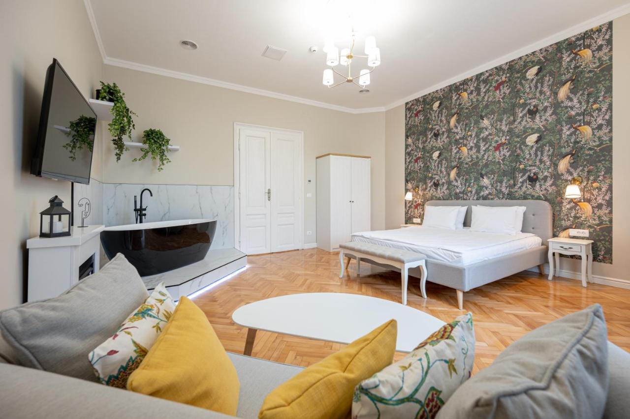 Central Park Apartments Oradea Ngoại thất bức ảnh