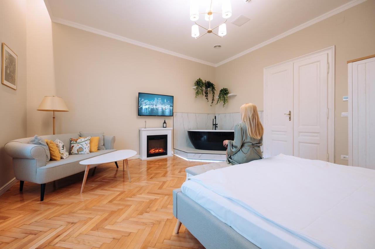 Central Park Apartments Oradea Ngoại thất bức ảnh